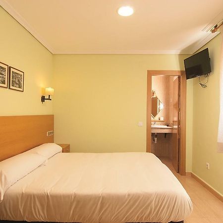 Hostal Los Batallones Torrejon de Velasco 외부 사진