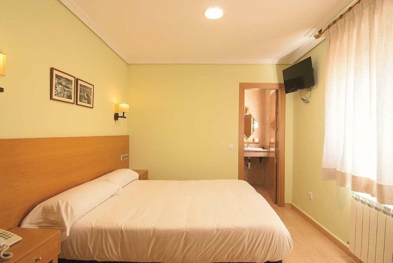 Hostal Los Batallones Torrejon de Velasco 외부 사진
