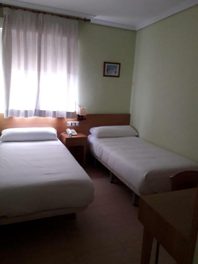 Hostal Los Batallones Torrejon de Velasco 외부 사진