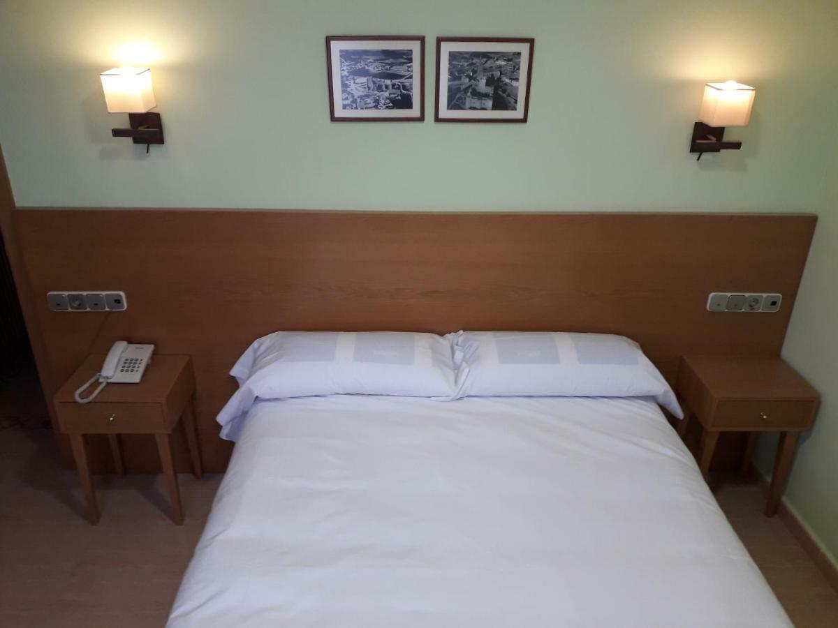 Hostal Los Batallones Torrejon de Velasco 외부 사진